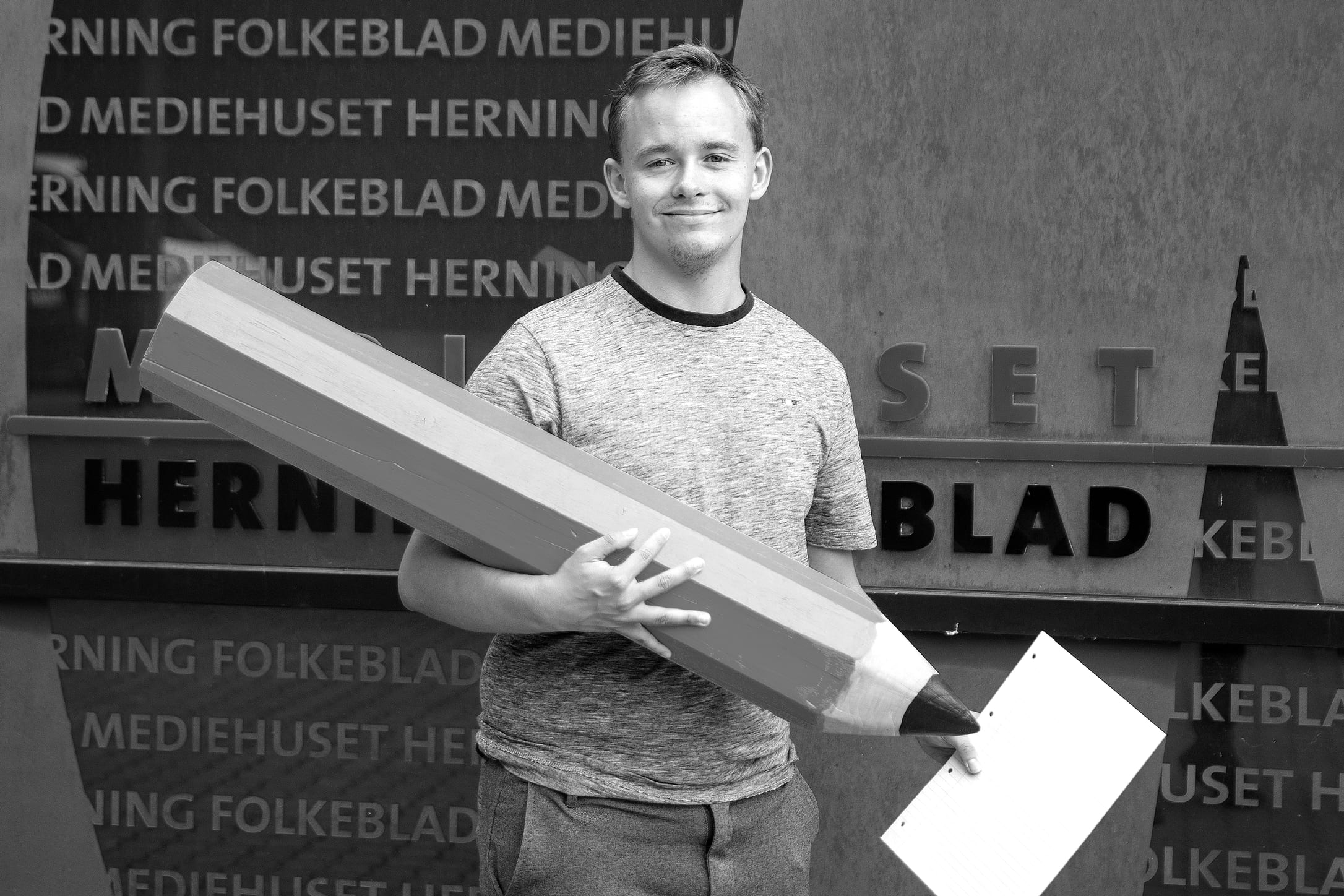 Ny HF-praktikant:
Tobias Tange Jepsen skal være praktikant i 12 måneder på Folkebladet - dels på Herning-redaktionen og dels på Erhvervsredaktionen.